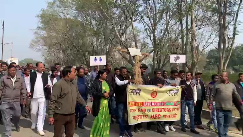 HEC के कर्मियों का आंदोलन हुआ तेज,HEC बचाव के नारों के साथ निकाली गई चेतना यात्रा