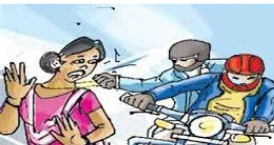 धनबाद: दिनदहाड़े बदमाशों ने छीना पर्स, शिक्षिका का रो रोकर बुरा हाल