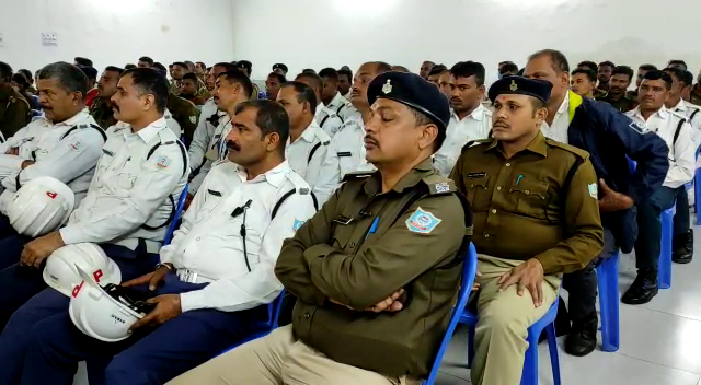 शहर में ट्रैफ़िक पुलिसिंग को बेहतर बनाने को लेकर हुई बैठक, जानिए ट्रैफ़िक पुलिस कर्मियों को क्या दिए गए निर्देश 