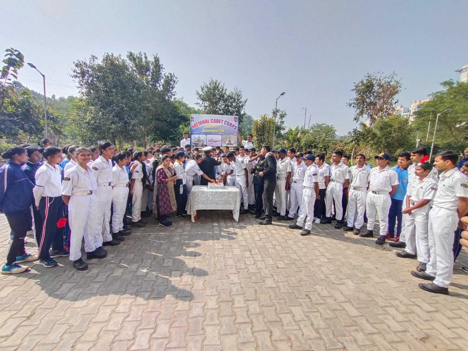 झारखंड नौसेना इकाई एनसीसी ने केक काटकर मनाया नौसेना दिवस, नौसेना दिवस और भारतीय इतिहास के बारे में कैडेटों को दी गई जानकारी