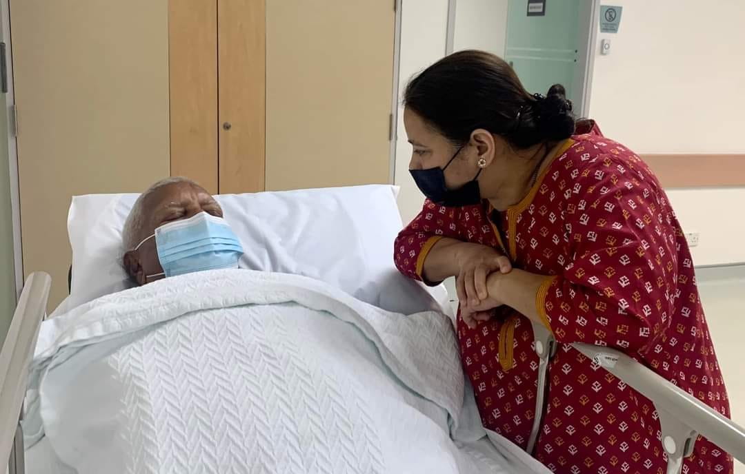 थोड़ी ही देर में लालू यादव का होगा किडनी ट्रांसप्लांट, अस्पताल में हुए भर्ती, पटना के पंच मंदिर में हवन और यज्ञ शुरू 