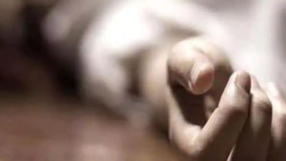 धनबाद : पूर्वी टुंडी में पति-पत्नी की निर्मम हत्या, घर के बरामदे में मिला शव, तीन गिरफ्तार