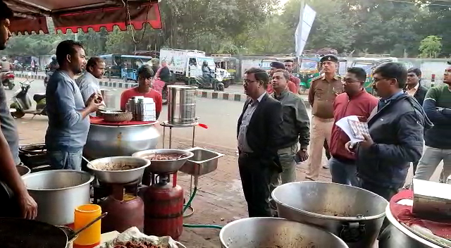 दुमका में अब सड़क किनारे दुकान लगाने पर की जाएगी सख्त कार्रवाई, सदर एसडीओ ने दिया निर्देश 