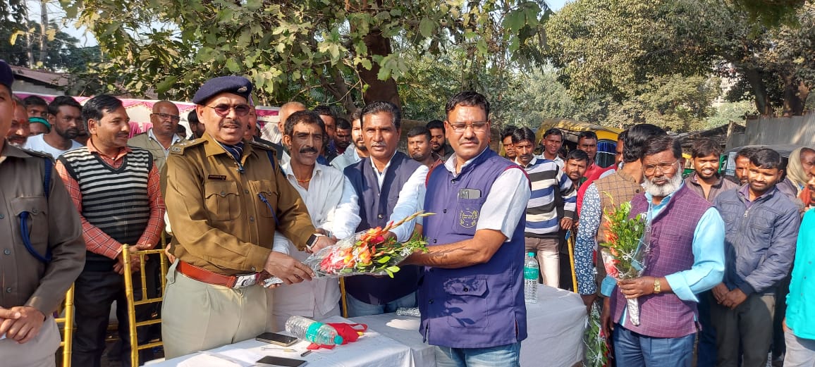 रांची : ऑटो चालकों को यातयात पुलिस की हिदायत , यूनिफॉर्म पहन कर चलाये ऑटो नहीं, तो कटेगी चालान