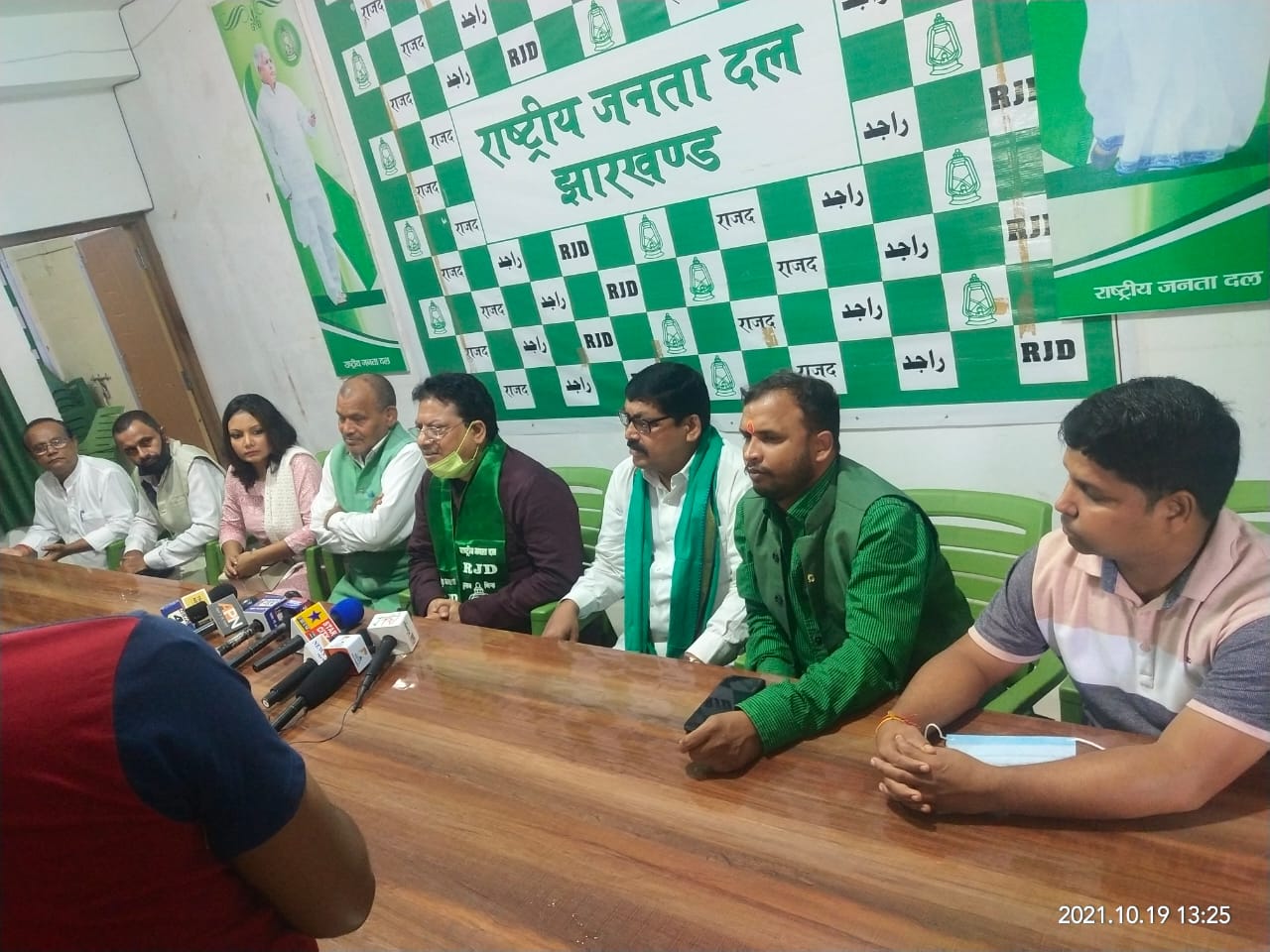 कांग्रेस के बयान पर राजद का पलटवार, अकेले लड़ते तो पता चलता