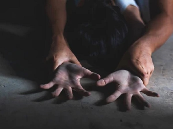 फेसबुक पर दोस्ती फिर प्यार और लड़की पहुंच गई नरक के द्वार, जानिए रांची की लड़की के साथ हुई हैवानियत की पूरी कहानी