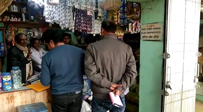 देवघर : स्वास्थ्य विभाग की बड़ी कार्रवाई, दो हज़ार पैकेट प्रतिबंधित गुटका जब्त