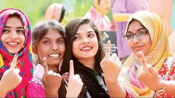 ‘सियासी हक’ की लड़ाई कब लड़ेंगी महिलाएं, 48 प्रतिशत महिला वोटर, संसद में 15% भी नहीं