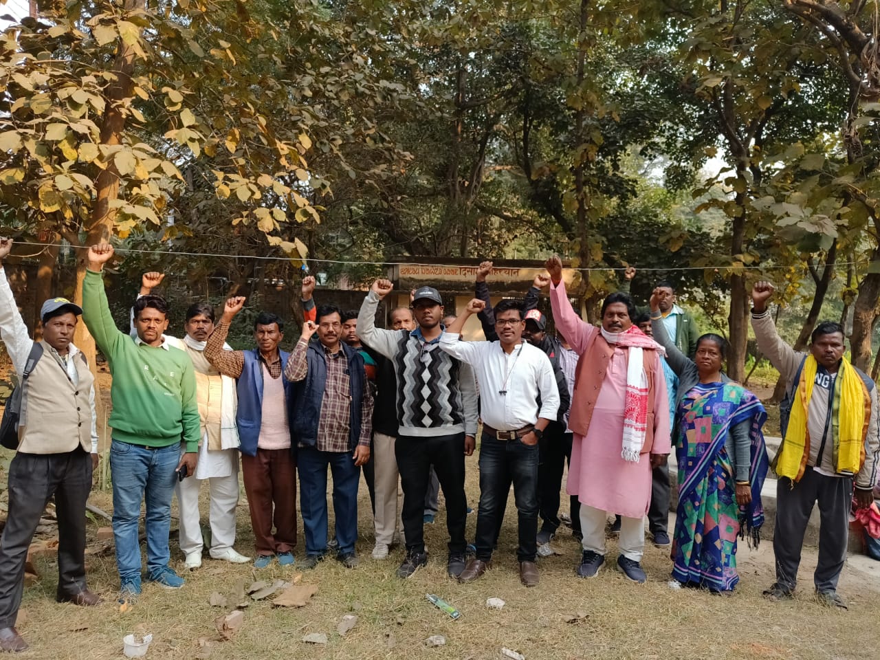 दुमका: दिसोम जाहेर थान के अतिक्रमण पर विरोध-प्रदर्शन, धार्मिक आस्था से छेड़छाड़ का आरोप