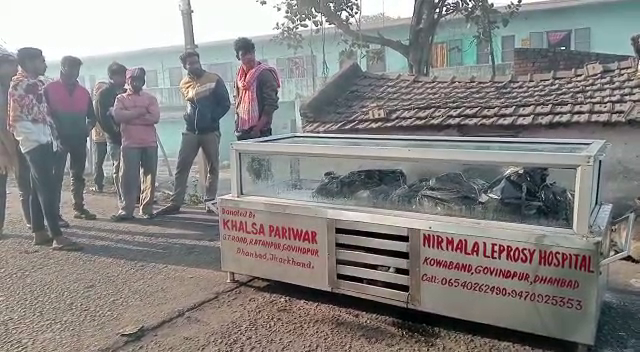 धनबाद : कोयला ट्रांसपोर्टिंग के काम में लगा हाईवा दुर्घटनाग्रस्त, चालक सहित दो अन्य की मौत, ग्रमीणों में आक्रोश