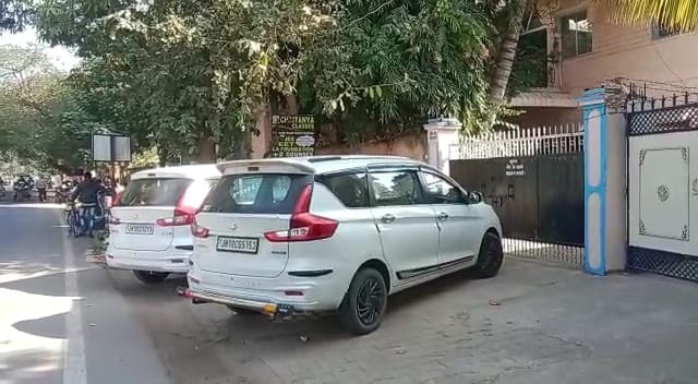 देवघर : मोंगिया स्टील कंपनी के अकाउंटेंट संजय झा के आवास पर IT का छापा, हाथ लग सकते हैं कई दस्तावेज 