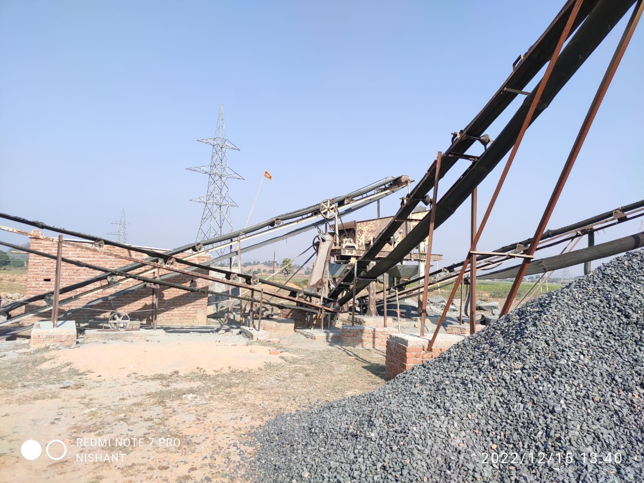 गिरिडीह: सीएम के निर्देश के बाद भी कई इलाकों में हो रहा अवैध क्रशर का संचालन, खनन विभाग रोकने में असफल