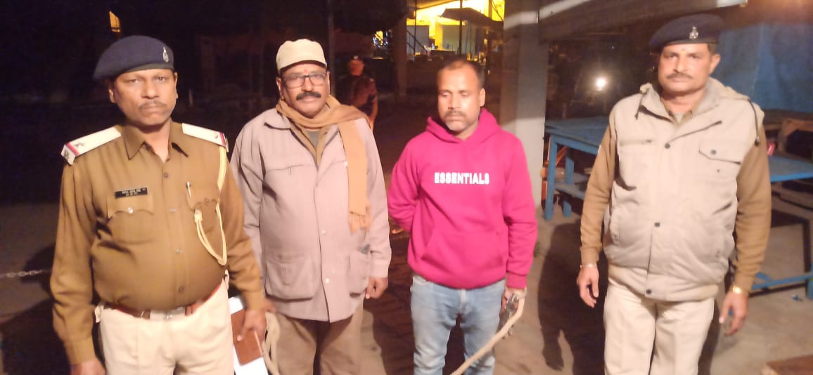 नकली शराब और स्प्रिट लेकर बिहार जा रहा एक धंधेबाज गिरफ्तार, 90 लीटर स्प्रिट जब्त