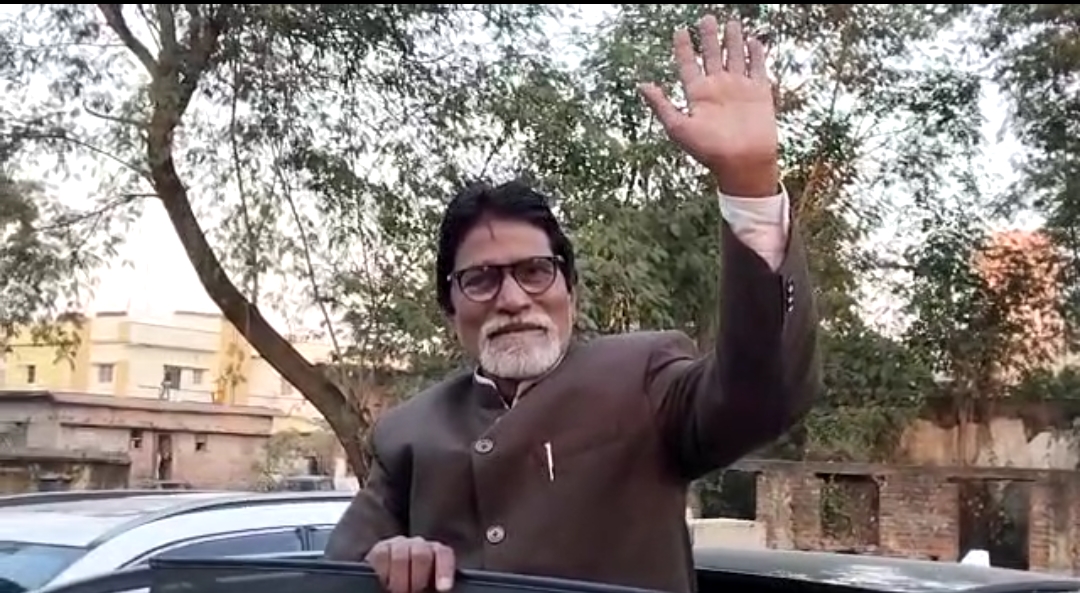 औरंगाबाद में महानायक अमिताभ बच्चन ने किया रोड शो! नगर निकाय चुनाव के लिए मांगा वोट           