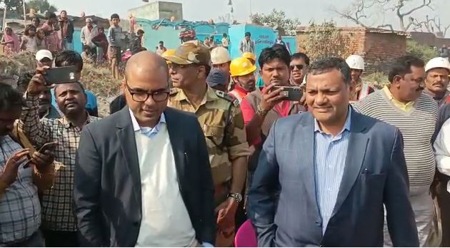 धधकती आग पर बिंदास जिंदगी, धनबाद पहुंचे कोयला सचिव ने जाना झरिया पुनर्वास का हाल