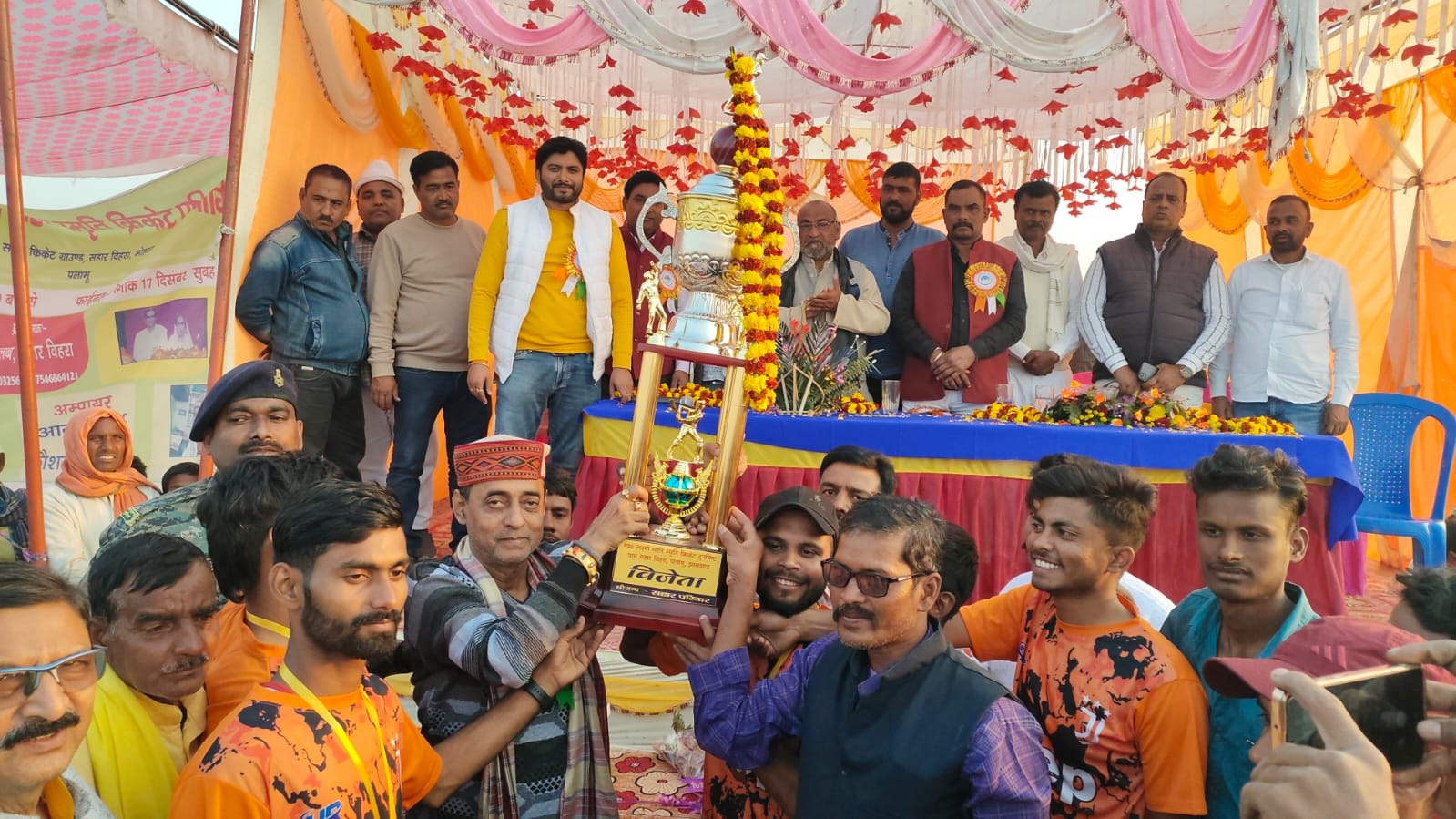 एनसीपी नेता ने सहारबिहरा में क्रिकेट प्रतियोगिता के फाइनल मैच का किया उद्घाटन