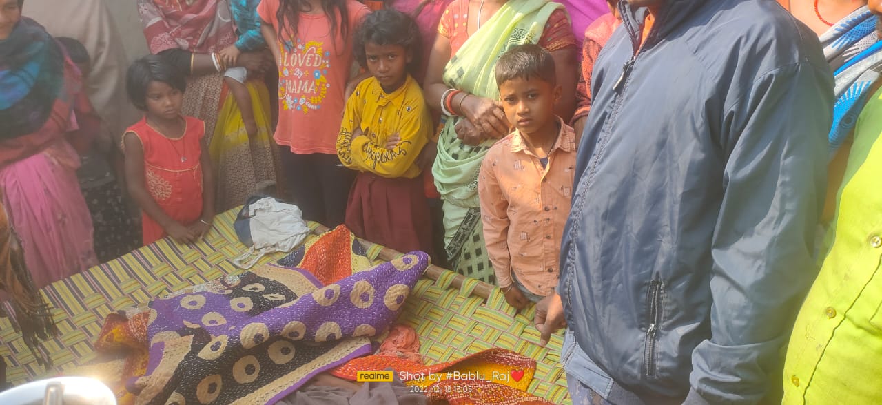 रामगढ़ : घर के बाहर खेल रही दो बच्ची के ऊपर गिरी दीवार, एक की मौत, दूसरी की स्थिति गंभीर