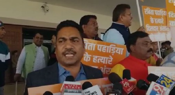 झारखंड विधानसभा के पहले दिन बीजेपी का प्रदर्शन, सरकार के खिलाफ नारेबाजी