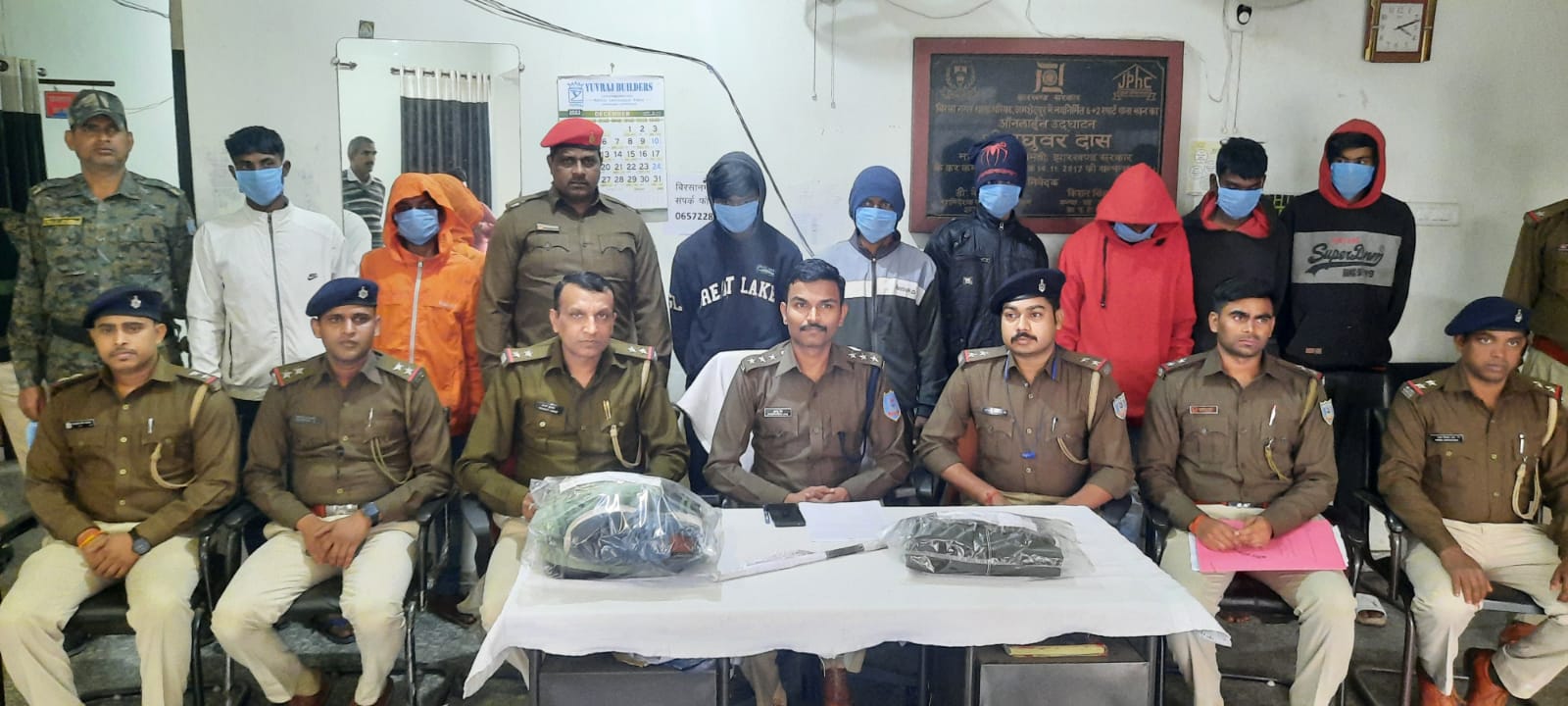 जमशेदपुर : नशे के लिए चोरी की घटना को देते थे अंजाम, पुलिस ने गिरोह का किया खुलासा, आठ गिरफ्तार,