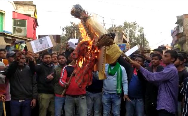 दुमका: नियोजन नीति रद्द किए जाने पर पूरे राज्य में उबाल, छात्रों ने सीएम हेमंत सोरेन और शिक्षा मंत्री जगरनाथ महतो का फूंका पुतला