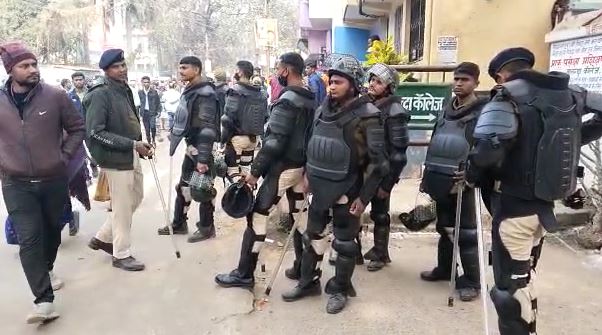 बिहार के इन जिलों में कड़ी सुरक्षा के बीच मतगणना जारी, भागलपुर मतगणना परिसर में धारा 144 लागू 