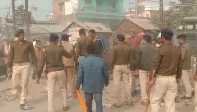 बगहा : शराब की सूचना पर छापेमारी करने गई उत्पाद विभाग की टीम पर हमला, तीन पुलिसकर्मी घायल 