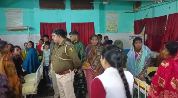 यूरिया के लिये लाइन में खड़ी 8 महिलाएं करंट लगने से झुलसी, दो की हालत नाजुक 