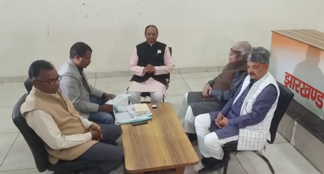 कांग्रेस को बचाने का दावा करने वाले राजेश ठाकुर विरोधियों को शो कॉज, जानिए पूरा मामला