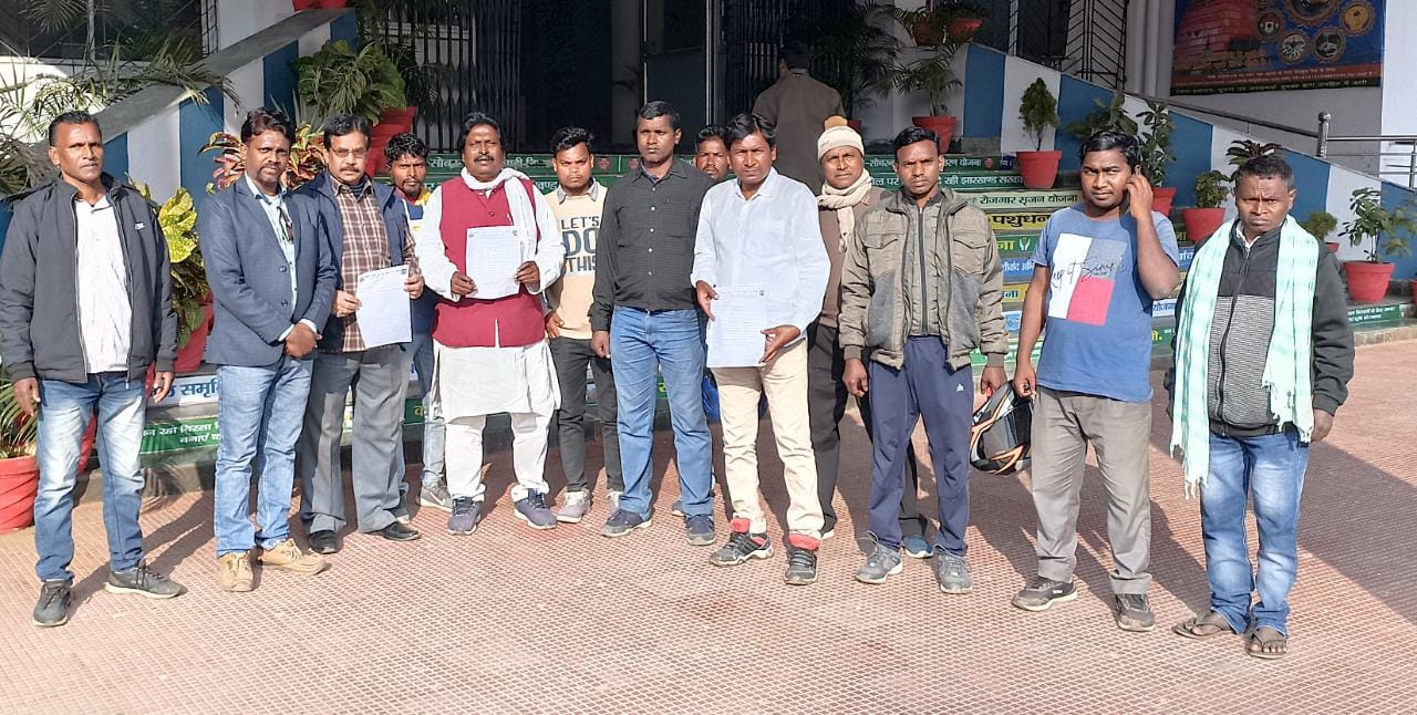 दुमका: सोहराय पर्व के मद्देनजर सरकारी विद्यालयों में परीक्षा तिथि बढ़ाने के लिए डीसी को सौपा ज्ञापन    