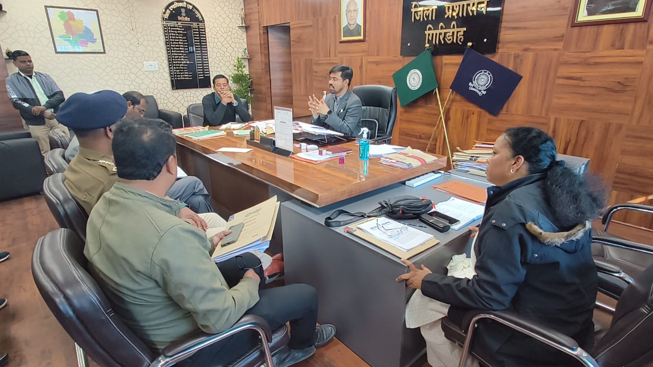 गिरिडीह : डीसी ने किया पारसनाथ विकास प्राधिकरण की उच्च स्तरीय बैठक, कहा किसी सूरत में सम्मेद शिखर के पवित्रता से नहीं होगा खिलवाड़ 