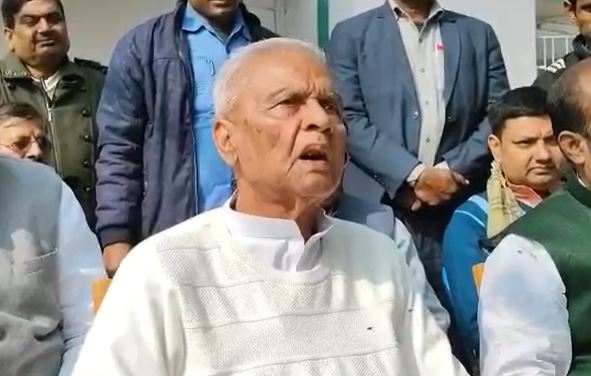 बीजेपी के पोस्टर पर बिहार सरकार के मंत्री बिजेन्द्र प्रसाद यादव का पलटवार, कहा- संजय जायसवाल और विजय सिन्हा के कारण ही एनडीए में टूट हुई