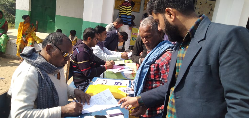 गिरिडीह: मधुबन के ढोलकट्टा गांव में सीआरपीएफ और प्रशासन ने किया सिविक एक्शन कार्यक्रम का आयोजन, ग्रामीणों के कई समस्याओं का किया गया निपटारा