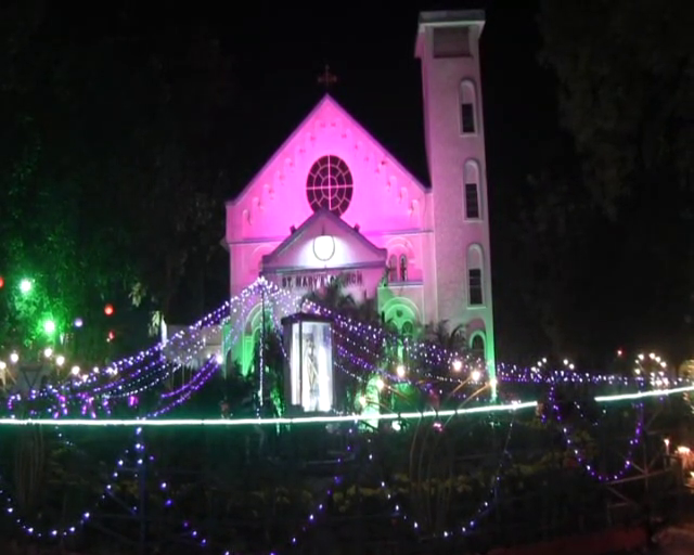 झारखंड के विभिन्न जिलों में क्रिसमस की धूम, लोगों में त्योहार का उत्साह