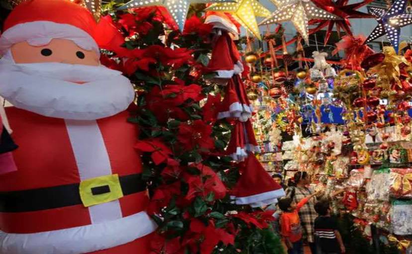 धनबाद: क्रिसमस पर धनबाद में लोगों में भारी उत्साह, हैप्पी क्रिसमस- हैप्पी क्रिसमस से गुंज रही सड़कें 