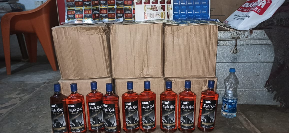 गिरिडीह पुलिस की बड़ी कार्रवाई, छापेमारी कर लाखों रुपए के ब्रांडेड शराब की पेटी की जब्त 