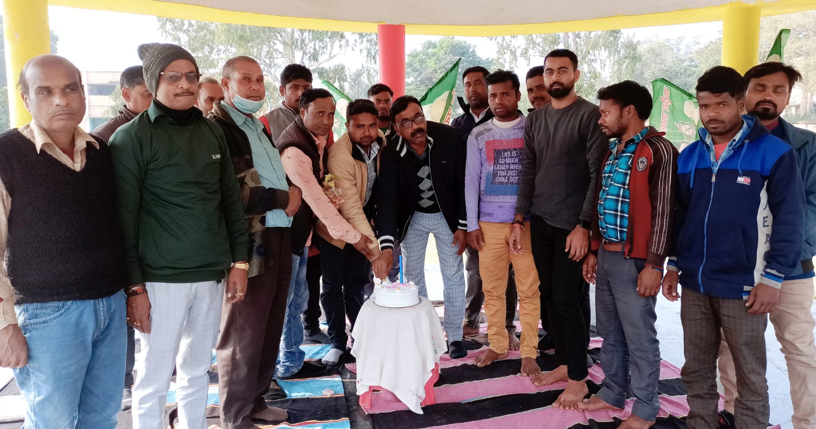 दुमका : खुटा बांध में संपन्न हुई राजद की बैठक, राज्य में संगठन मजबूती पर दिया बल