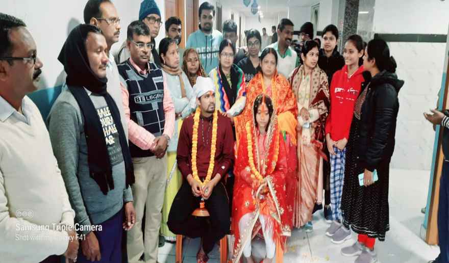 शादी के बाद घर में पसरा मातम, मां की आखिरी इच्छा पूरी करने के लिए बेटी ने आईसीयू में रचाई शादी, शादी के दो घंटे बाद मां ने तोड़ा दम