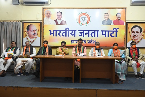 झारखंड में 2024 की तैयारी में जुटी भाजपा, आदिवासी चेहरे की तलाश, पूरी टीम बदलने की तैयारी में पार्टी