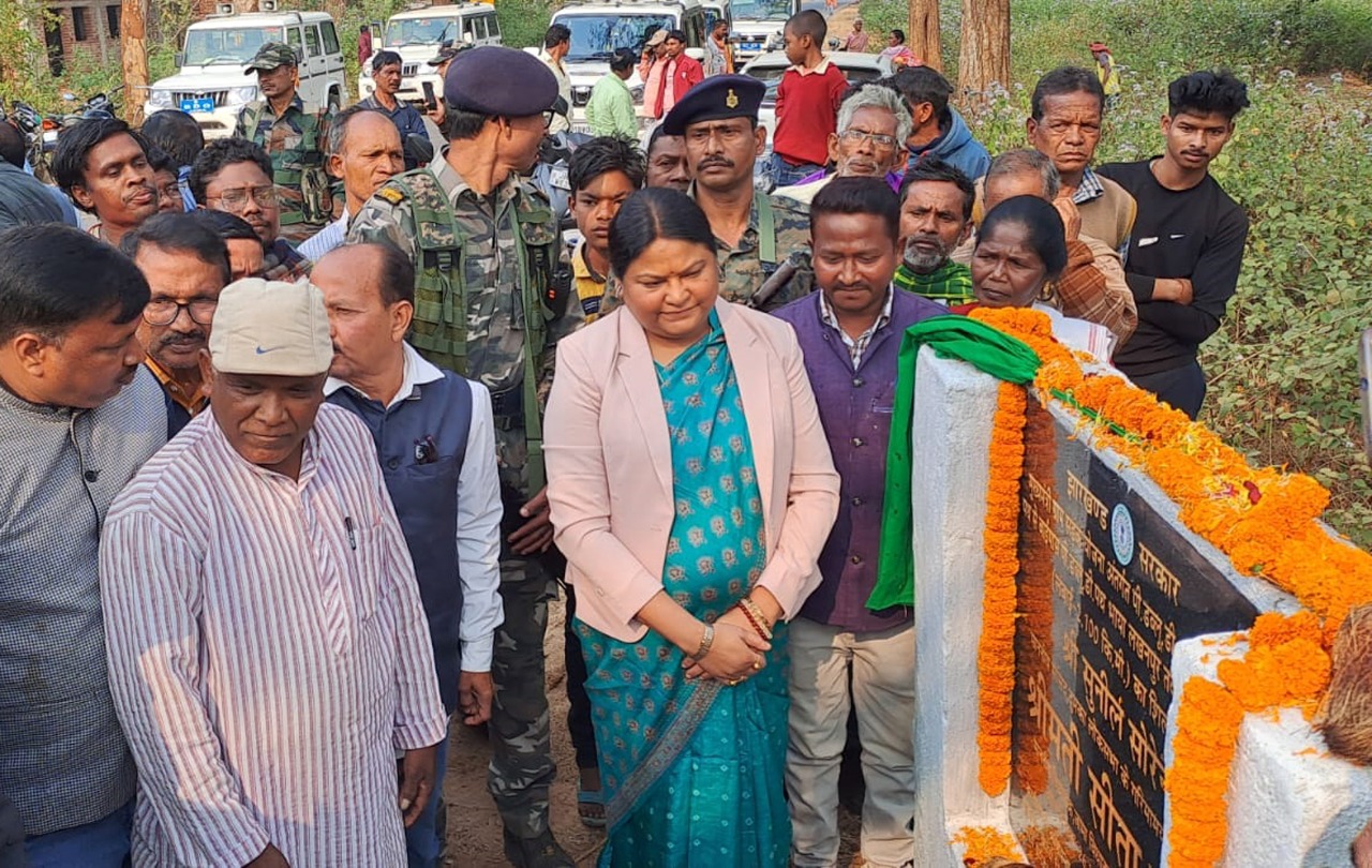 योजनाओं के शिलान्यास पर संथाल परगना में जमकर राजनीति, कहीं एक ही योजना का कई बार शिलान्यास होता है तो कहीं बार-बार शिलान्यास होता है स्थगित 
