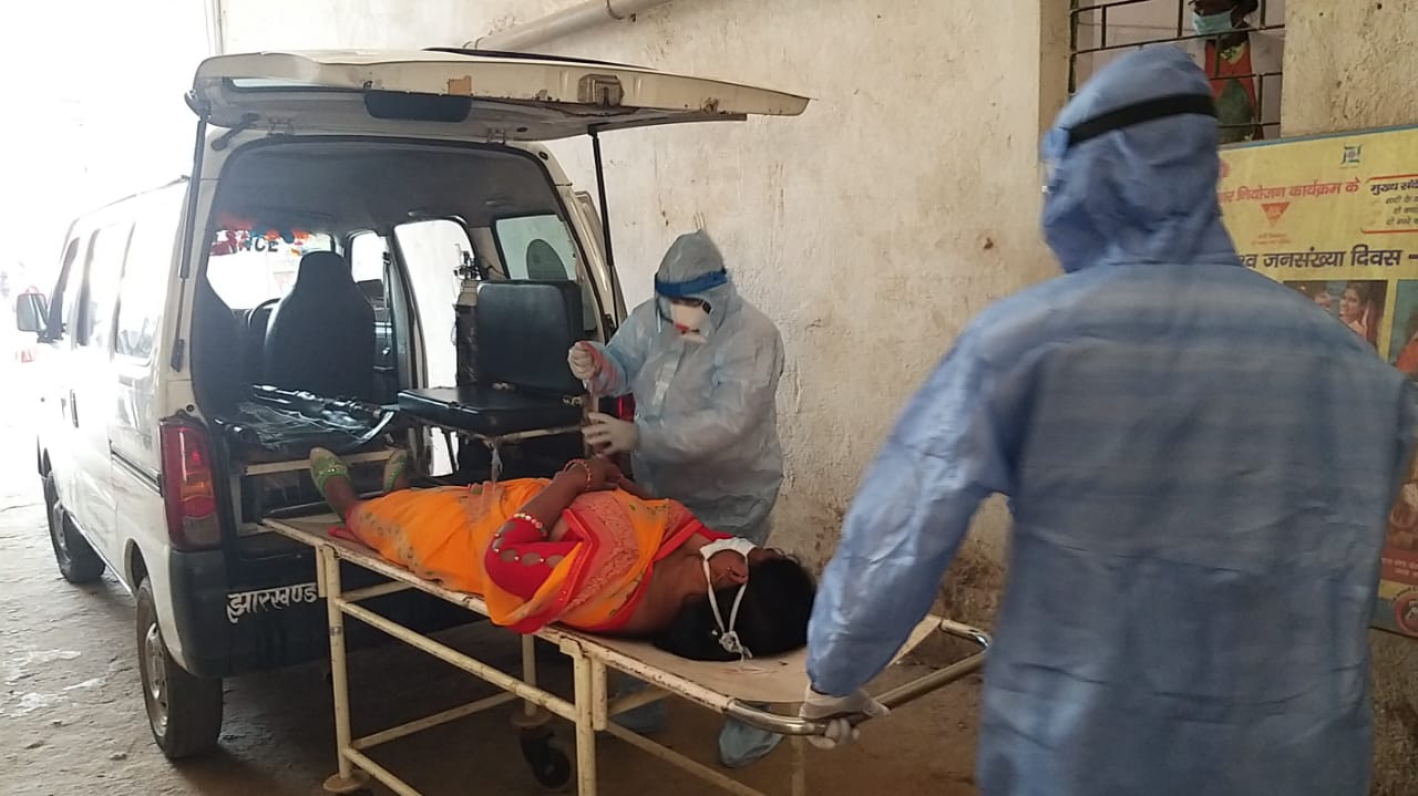 सिमड़ेगा : कोरोना को लेकर जिले के सामुदायिक स्वास्थ्य केंद्र में किया गया मॉक ड्रिल