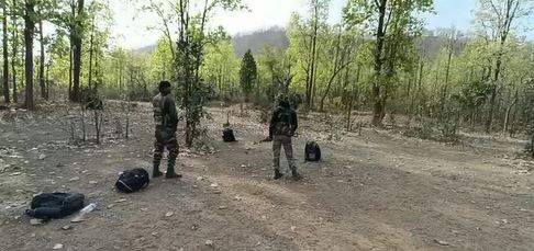 BREAKING : लोहरदगा में सर्च अभियान के दौरान पुलिस-नक्सली मुठभेड़, पुलिस एक बॉडी लेकर पहुंची सदर अस्पताल