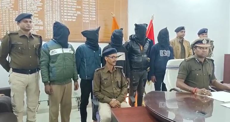 मुजफ्फरपुर पुलिस की बड़ी कामयाबी, 5 अपराधियों को हथियार के साथ किया गिरफ्तार 
