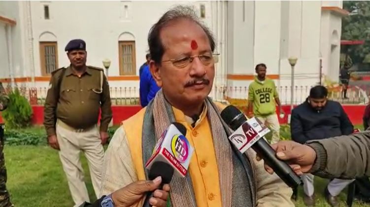 सीएम नीतीश के यात्रा पर विजय सिन्हा ने साधा निशाना, बोले- वह यात्रा नहीं पिकनिक मनाने के लिए निकलते हैं