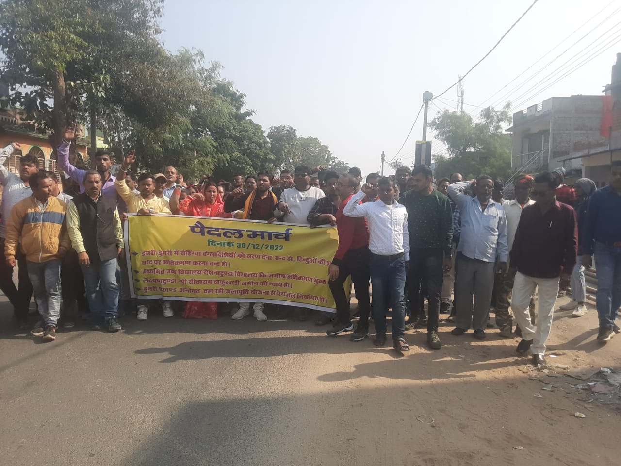 गिरिडीह : सरकारी जमीन पर अतिक्रमण कर रहे रोहंगिया मुसलमानों का विरोध, जिला परिषद सदस्य ने निकाला जुलूस