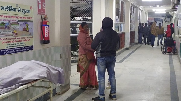 घायल को पेड़ के नीचे बैठा कर भागा ऑटो ड्राइवर, इलाज के अभाव में तोड़ा दम, जानिए पूरी खबर