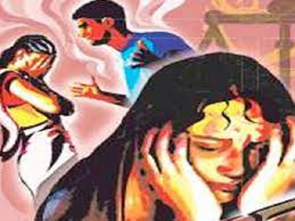 कहीं आंसू तो कहीं दम तोड़ती ख्वाहिश, जानिए कैसा रहा आधी आबादी के लिए साल दो हजार बाईस