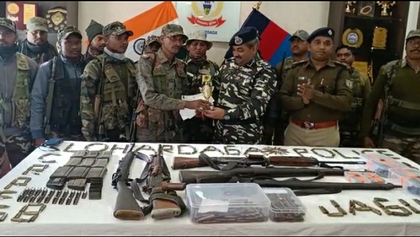 सीआरपीएफ 158 बटालियन को मिला प्रशस्ति पत्र, एसपी आर रामकुमार ने किया सम्मानित