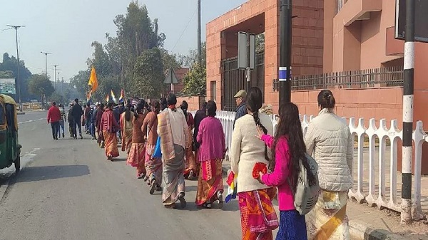 सम्मेद शिखरजी मामला : पर्यटन स्थल घोषित करने के विरोध में सड़कों पर जैन समाज, राष्ट्रपति को सौंपेंगे ज्ञापन, ओवैसी ने ट्वीट कर दिया समर्थन