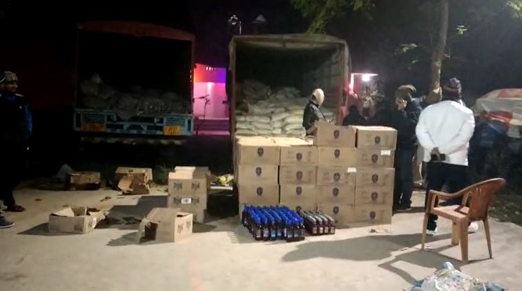 बेगूसराय : शराब की बड़ी खेप के साथ ट्रक चालक व उपचालक गिरफ्तार, झारखण्ड से सीमेंट ट्रक में लाई जा रही थी शराब