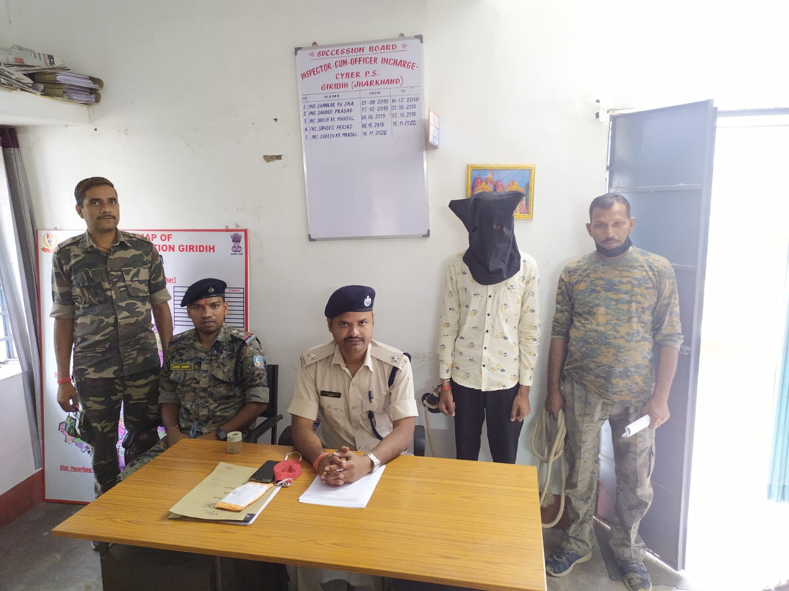 बच्ची का पोर्न वीडियो डाउनलोड कर करता था व्हाट्सअप ग्रुप में शेयर, धराया तो डिलिट कर दिया डाटा, फिर ऐसे फंसा पुलिस की जाल में